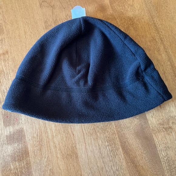 Old Navy Fleece Hat. Black with camouflage inner band. NWT excellent condition - Picture 2 of 7